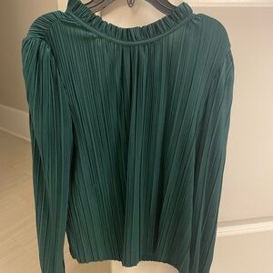 Evereve Whit Plisse Blouse nwt